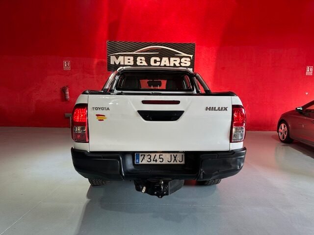 TOYOTA HILUX 2400