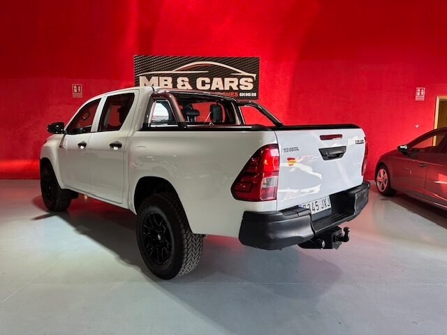TOYOTA HILUX 2400