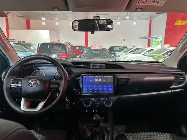 TOYOTA HILUX 2400