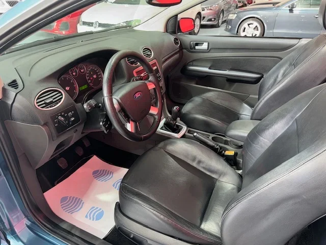 FORD FOCUS CABRIO 2.0I TITANIUM