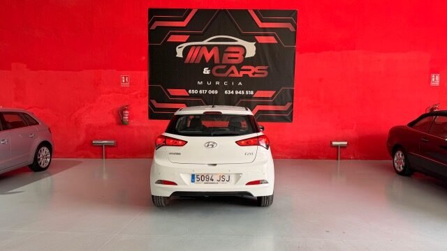 HYUNDAI i20 Berlina