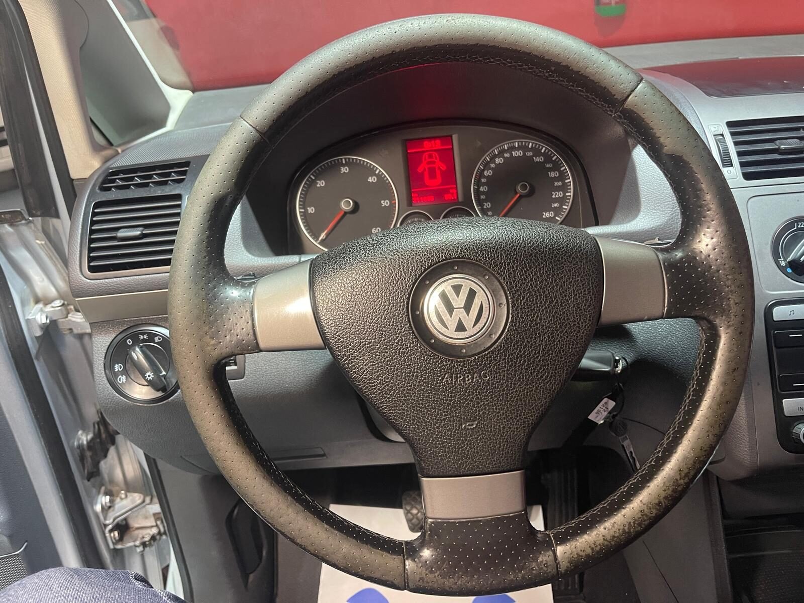 VOLKSWAGEN TOURAN 1.9
